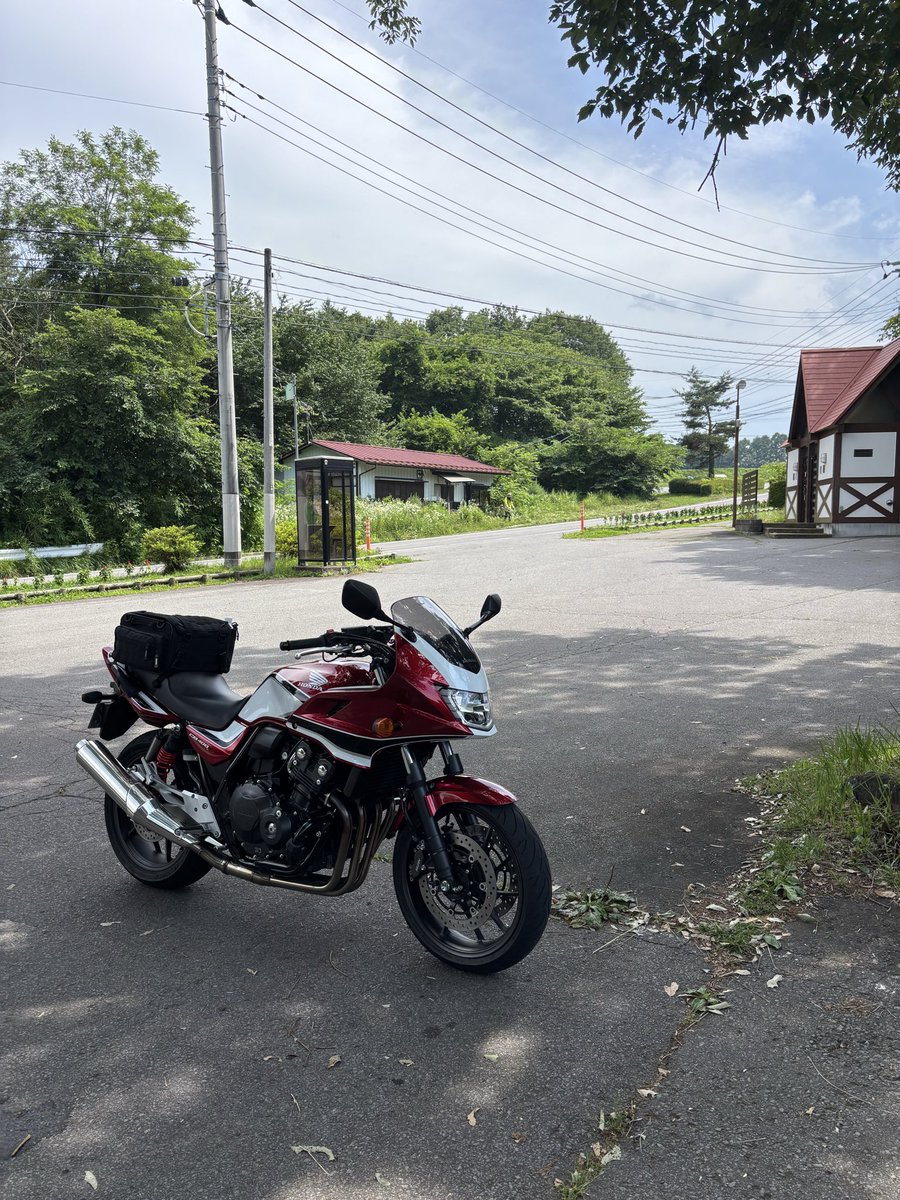 tdkr180's tweet photo. 日影なら気持ち良い🏍 https://t.co/AVn0BqPn4t