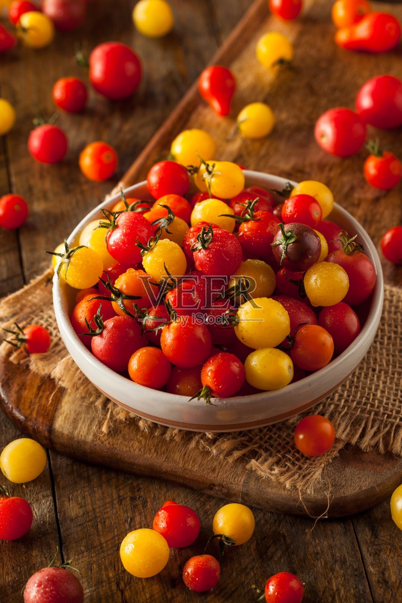 DinksonDongson's tweet photo. Just tried the new organic heirloom cherry tomatoes! Bursting with natural sweetness, no watery aftertaste, and perfect for salads. A must-add for fresh summer meals. #FoodFind #ProTip， https://t.co/bw1w2BIigq