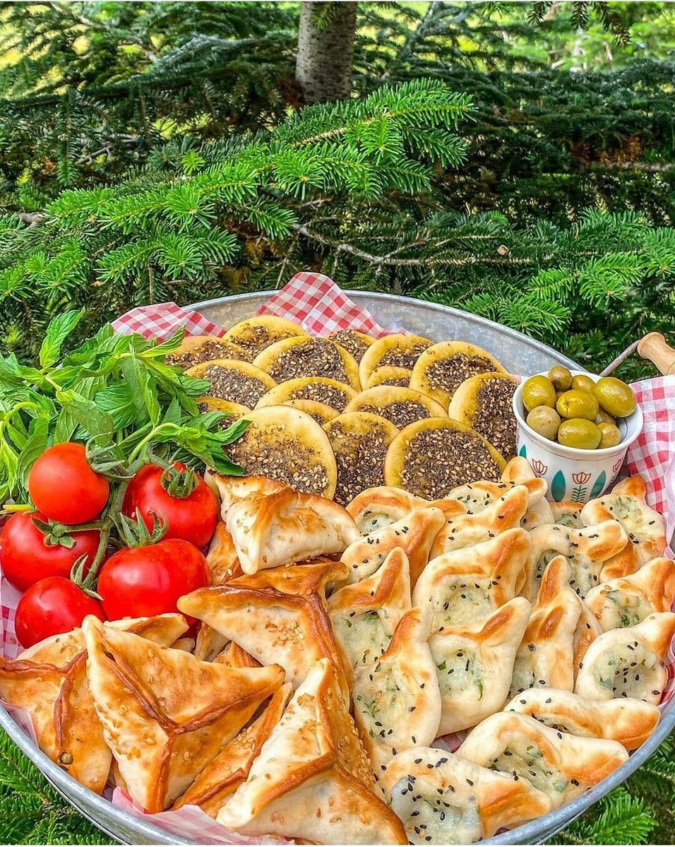 Menavibes_'s tweet photo. Levantine breakfast 😋 https://t.co/vym0OUo0Bq