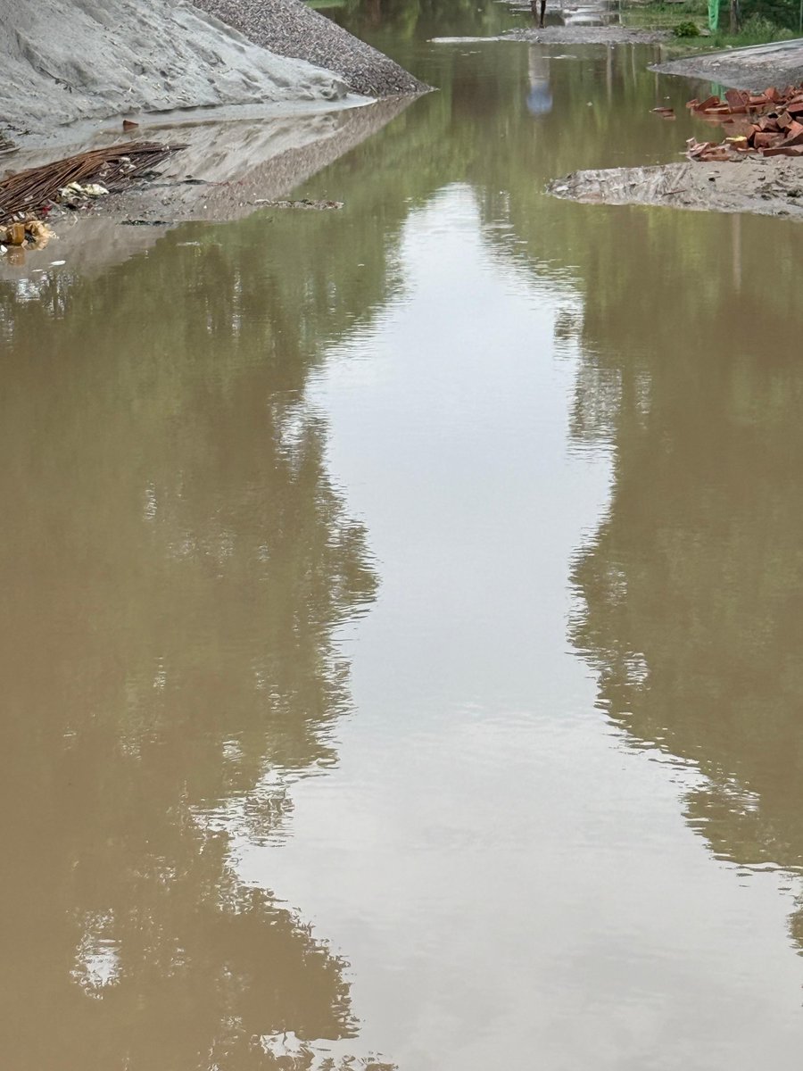 surendrao's tweet photo. @OfficialGNIDA @CMOfficeUP @myogiadityanath @UPGovt @aviral_sunil @NoidaUpdatesX @Ankurtripathie @Pravendra_Sikar @MeenakshiSTOI @NandiGuptaBJP जनता जब किसी सरकारी संस्था के पास पैसे जमा करती है तो मन में यह विश्वास होता है कि उसे इसके बदले सभी मूलभूत सुविधाएं मिलेंगी।लेकिन Greater Noida authority का यह बेहद दुर्भाग्यपूर्ण व्यवहार है कि वे 2 वर्ष बाद भी Golf Link 1 कॉलोनी में मूलभूत सुविधाएं नहीं दे पाए @myogiadityanath https://t.co/cvFvFCs0gp