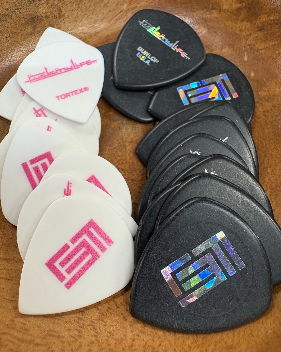 Jim Dunlopより、MOROHAのギタリストUK氏のシグネチャーピックが登場