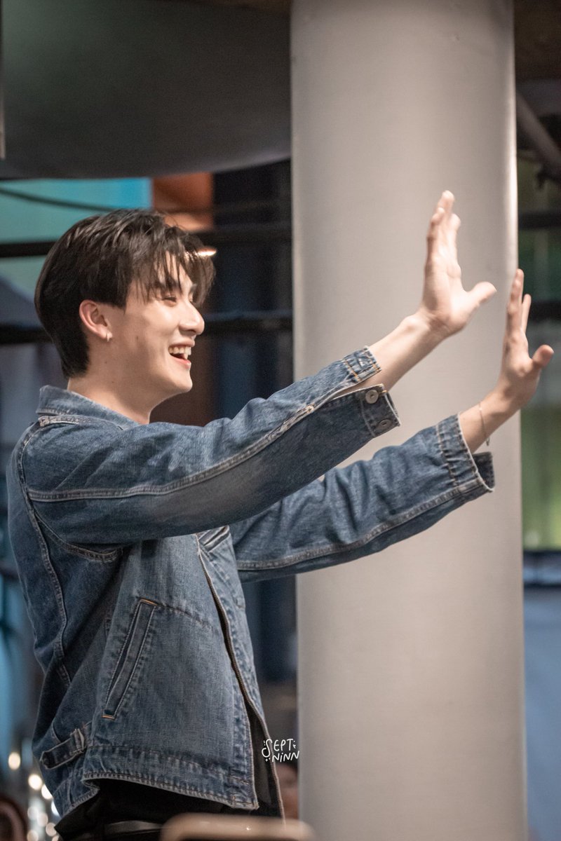 septninn's tweet photo. น้องธีเป็นกำลังใจในการใช้ชีวิตของป้าเลยน้าา🫳🏻🩵

MR. Kill SERIES PRESS TOUR D2

#Flex1045xMrKillSeries
#MrKillSeries 
#tee_vtp https://t.co/YHH0ug8jaT
