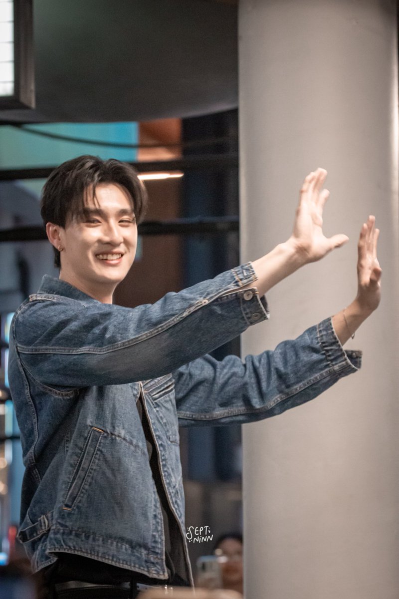 septninn's tweet photo. น้องธีเป็นกำลังใจในการใช้ชีวิตของป้าเลยน้าา🫳🏻🩵

MR. Kill SERIES PRESS TOUR D2

#Flex1045xMrKillSeries
#MrKillSeries 
#tee_vtp https://t.co/YHH0ug8jaT