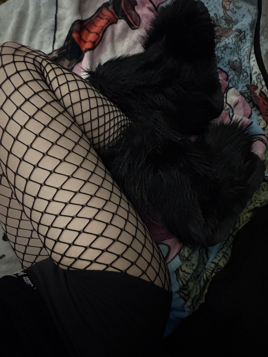 ang3lbreaking's tweet photo. fur boots :3 #egirl https://t.co/Aegw3qjaka