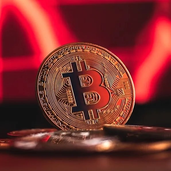 Daniel770212441's tweet photo. Bitcoin is witnessing market markers manipulation, liquidating longs and shorts. I feel this is exhausting to them, capitulation might soon set in for pumping the market 💯 https://t.co/Lwbiu9hIJq