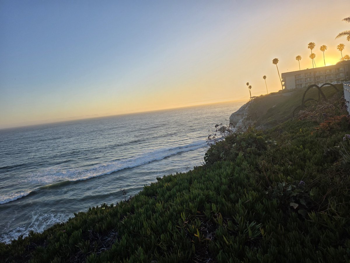 iPlay4Keepsiez's tweet photo. #pismo #playa  #summer #surf  #sand #beach https://t.co/PgKIIo1C6i