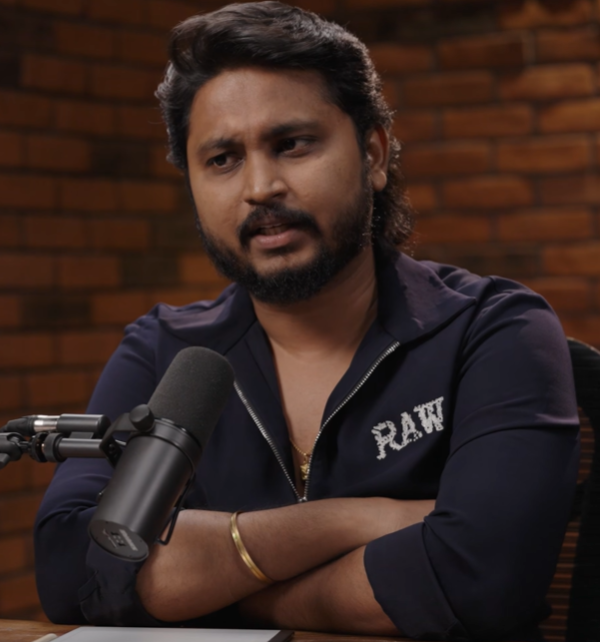 RoseOnX9's tweet photo. Host: Sir, chest lo noppi vasthe... general ga andaru em anukuntaru?

Doctor: Gastric problem ayyi untundi ani anukuntaru. Acidity, gas ani medical shop ki velli antacid vesukuntaru.

Host: Adi thappa?

Doctor: Idi chala dangerous mistake. Chest lo edaina discomfort anipisthe, mundu Gastroenterologist daggariki velloddu.

Host: Mari?

Doctor: Mundu Cardiologist daggariki vellali. Available lekapothe, kanisam oka ECG cheyinchukovali.

Host: Enduku antha urgent?

Doctor: Endukante chala sarlu idi heart attack ye ayyi untundi. Kani vallu gastric ani anukoni antacid vesukuntaru. Konchem relief vastundi... problem poyindi anukuntaru.

Host: Mari emavutundi tarvatha?

Doctor: Second time... Third time... Full-blown heart attack vachesariki, Cardiologist kuda emi cheyaleni paristhiti ravachu.

Host: Ila jarigina case edaina chusara?

Doctor: Singer KK gurthunda? Concert ki mundu chest lo burning la anipinchindi. Antacid vesukunnaru. Ade concert lo collapse ayyaru. Tarvatha telisindi... Heart lo blockages unnayani. Age just 53.

Host: Ante acidity, heartburn, heart attack... symptoms almost same untaya?

Doctor: Exactly. Ade biggest problem. Heartburn mostly tinnaka, padukunnappudu ekkuva untundi. Kani heart attack ayithe breathlessness untundi. Noppi left hand ki, neck ki, jaw ki spread avvachu.

Host: Simple rule enti people follow cheyadaniki?

Doctor: Chest area lo edaina doubt vachina...
Cardiologist ni first consult iyyina tarwate Gastro ni consult avvandi.

Heart ni eliminate chesaka matrame gastric ani assume cheyyandi.