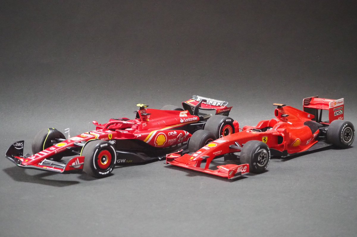 GoGo_NATSU_72's tweet photo. 家にある数少ない1/20完成品と今回の作品と並べて撮影。

SF60は約5年前の作品で今見ると、うわぁって出来なのですが😂
サイズ比べるのにはもってこいでした。
やっぱり最新のマシン（今年は更に小さくはなっていますが）はデカいの図。
2009年のF1は色々衝撃の開幕戦だったのを覚えています💦 https://t.co/1K9dOqwQ0u