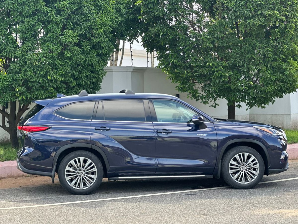 FrankDoe101's tweet photo. 🔥 2022 Toyota Highlander Platinum Hybrid
💰 GHS 630,000

45k miles | 2.5L Hybrid Engine | 7-Seater | Panoramic Sunroof | Leather Interior | Heated & Ventilated Seats | 360° Camera | JBL Premium Sound | Apple CarPlay & Android Auto | Adaptive Cruise Control | Power Tailgate

Premium comfort, hybrid efficiency, and family-friendly luxury in one SUV.

#YourCarGuy 🚘🕺🏽