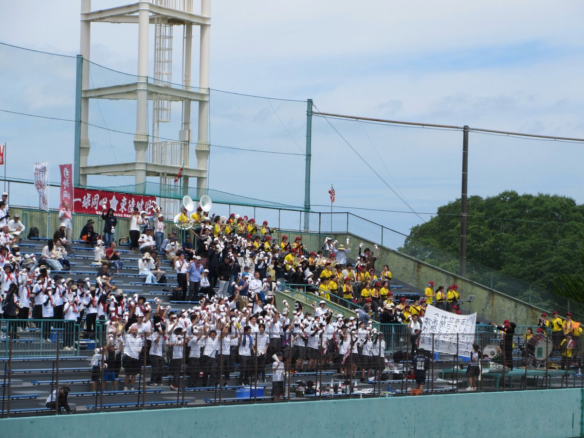 shizuokahigashi's tweet photo. 野球部の２回戦⚾️✨伊豆中央高校と対戦して３−１で勝利🙌🎉

今日は島田球場に有志の生徒たちと野球部の応援に行ってきました‼️🏟️
ハラハラする場面も多くありましたが、応援席の熱い想いが届き見事3回戦進出を果たしました！👑💫 https://t.co/Wqedk62z0d