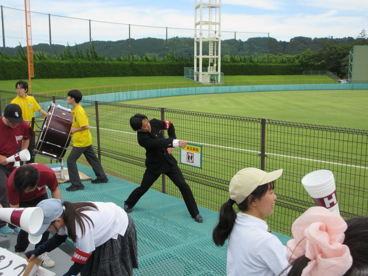 shizuokahigashi's tweet photo. 野球部の２回戦⚾️✨伊豆中央高校と対戦して３−１で勝利🙌🎉

今日は島田球場に有志の生徒たちと野球部の応援に行ってきました‼️🏟️
ハラハラする場面も多くありましたが、応援席の熱い想いが届き見事3回戦進出を果たしました！👑💫 https://t.co/Wqedk62z0d