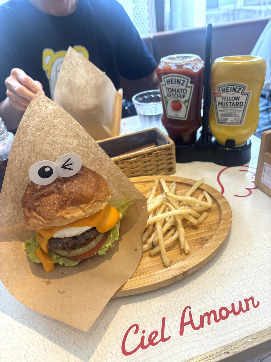 brex35k's tweet photo. 今日のランチ☀️
久しぶりのシエル🍔😋 https://t.co/z3FWYLKKb4