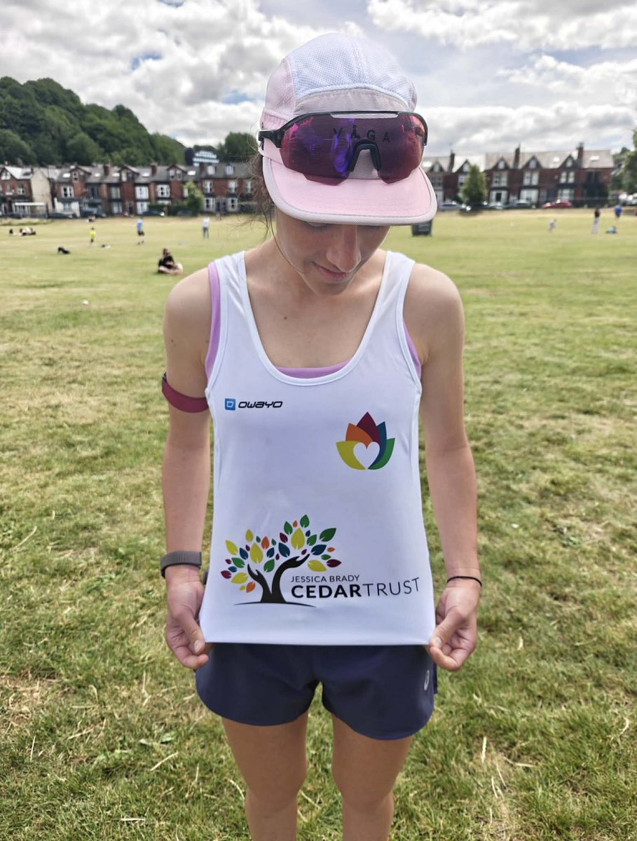 BradyCEDARTrust's tweet photo. Jess’ lovely friend, Elaine, ran the Round Sheffield Run, with her sister, wearing Jessica Brady CEDAR Trust vests. Wonderful 💕#earlydiagnosis #JessRule https://t.co/NoqbMcDhMK