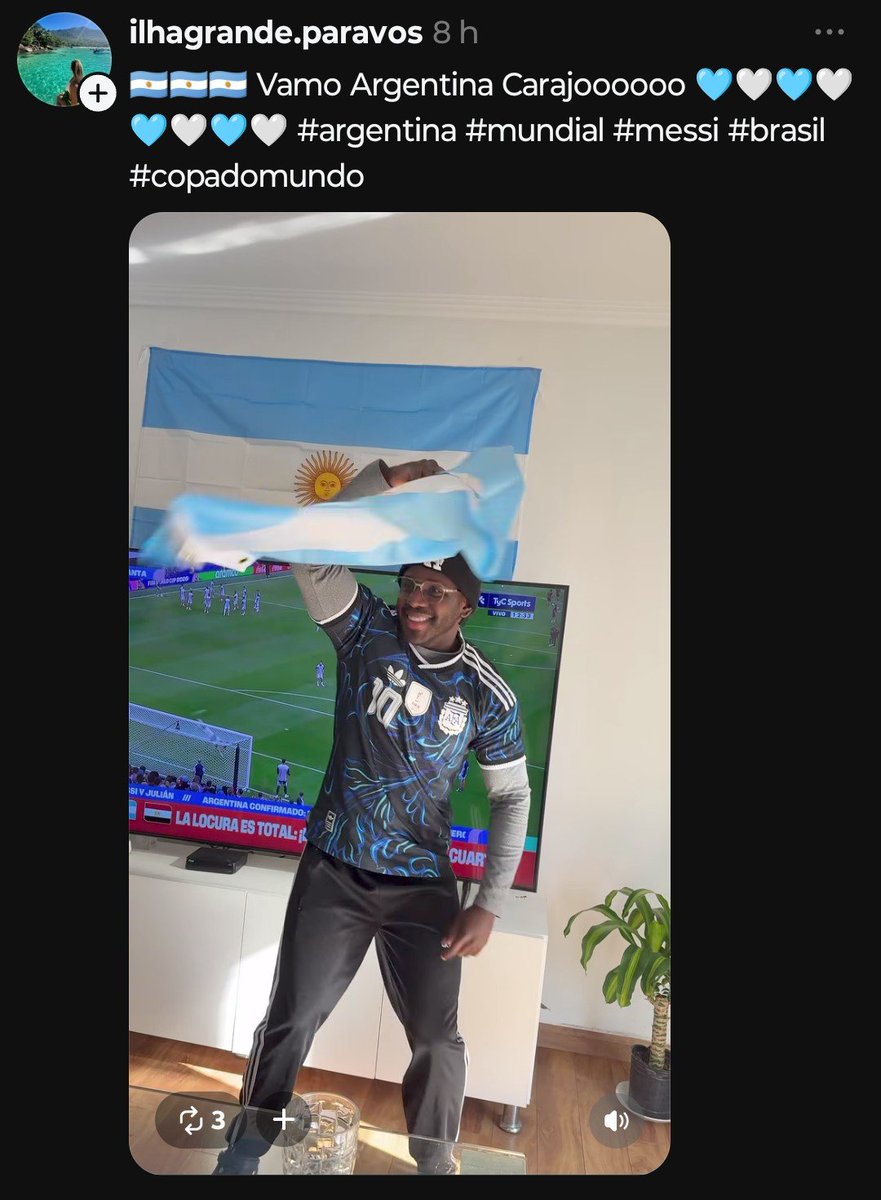 gnoccilover29's tweet photo. @ElLocorg2j @Soberanapy1 llora tranquilo que mientras te revuelcas de rabia el mundo festeja por la selección Argentina https://t.co/6ImSQ5P16X