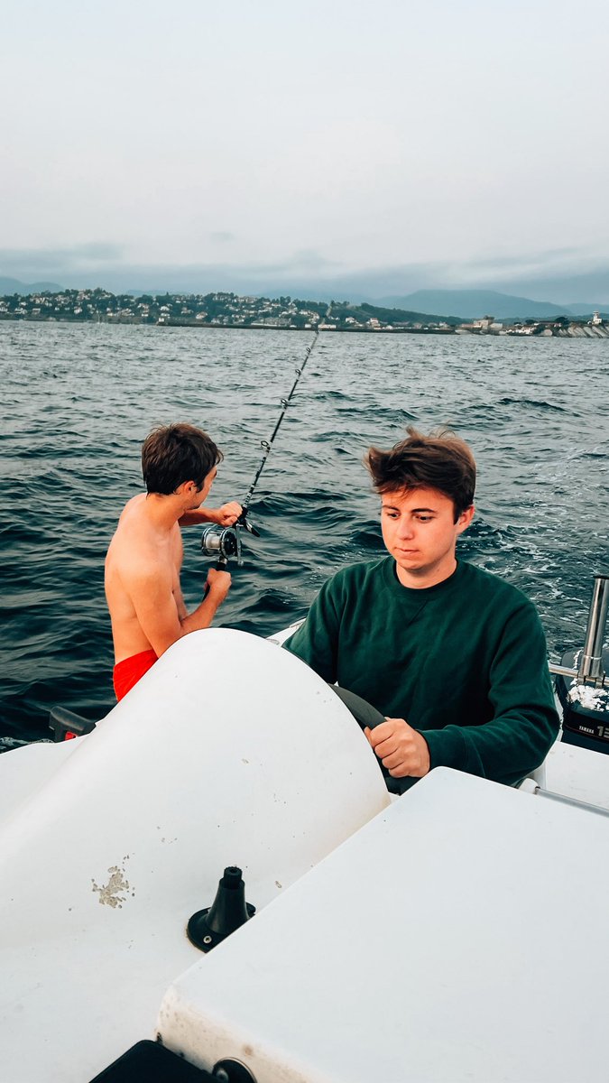powl_d's tweet photo. Hot take : l’été dans le Sud-Ouest foudroie l’été sur la Côte d’Azur https://t.co/ECcbZpaW9m