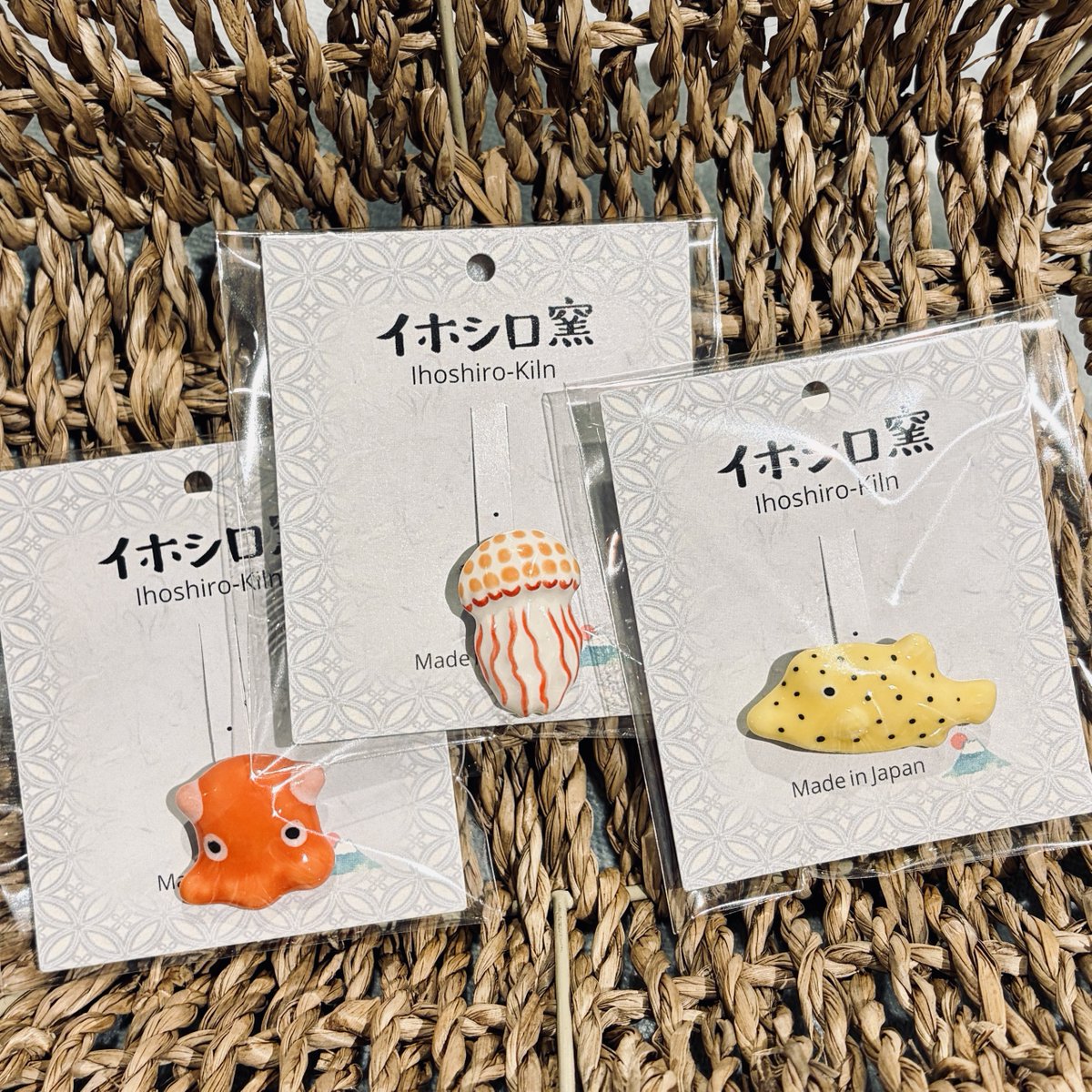 オカヘマキコ　ブローチ ZAKKA】 陶器(美濃焼)で できたブローチが 入荷いたしました。 淡い