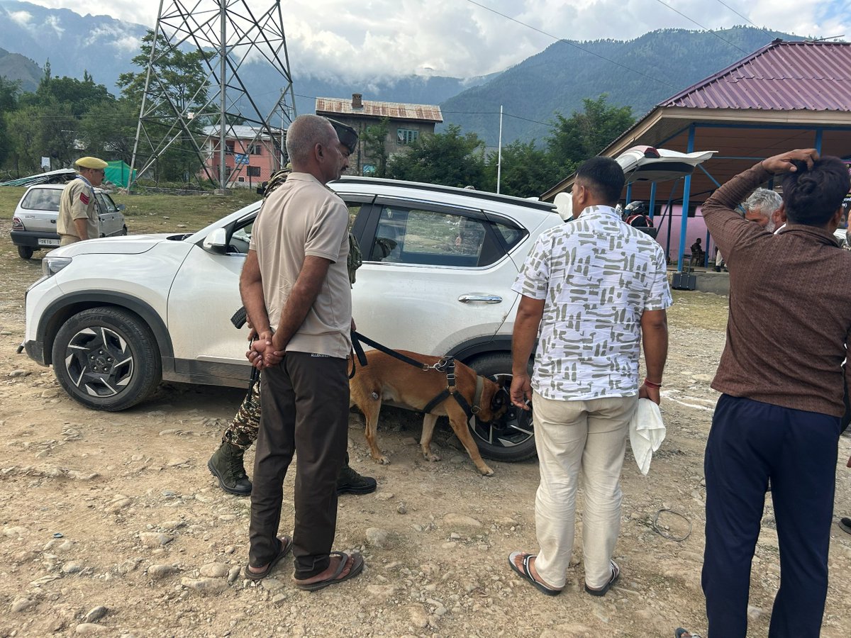 28bnCrpf's tweet photo. Four paws, one mission—keeping every pilgrim safe. 

# 28 battalion CRPF #K9 squads support  troops, by remaining at forefront in vehicle searches, road sanitisation and continuous vigilance, strengthening the security grid of Shri Amarnath Ji Yatra.

#AmarnathYatra

#CRPF https://t.co/oW1eAS9tpm