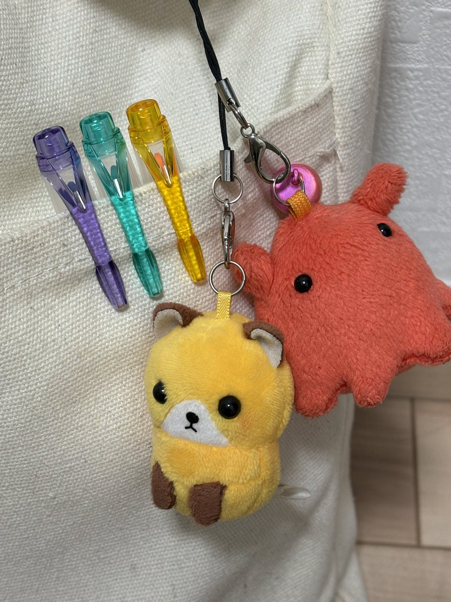 mots0018's tweet photo. 勉強用に買った蛍光ペン。
普段使いする文具は推しカラーにしたり、ちょっと高くてもデザインが好き•書きやすいのにすると気分が上がるよな。 https://t.co/cB16nNnS7P