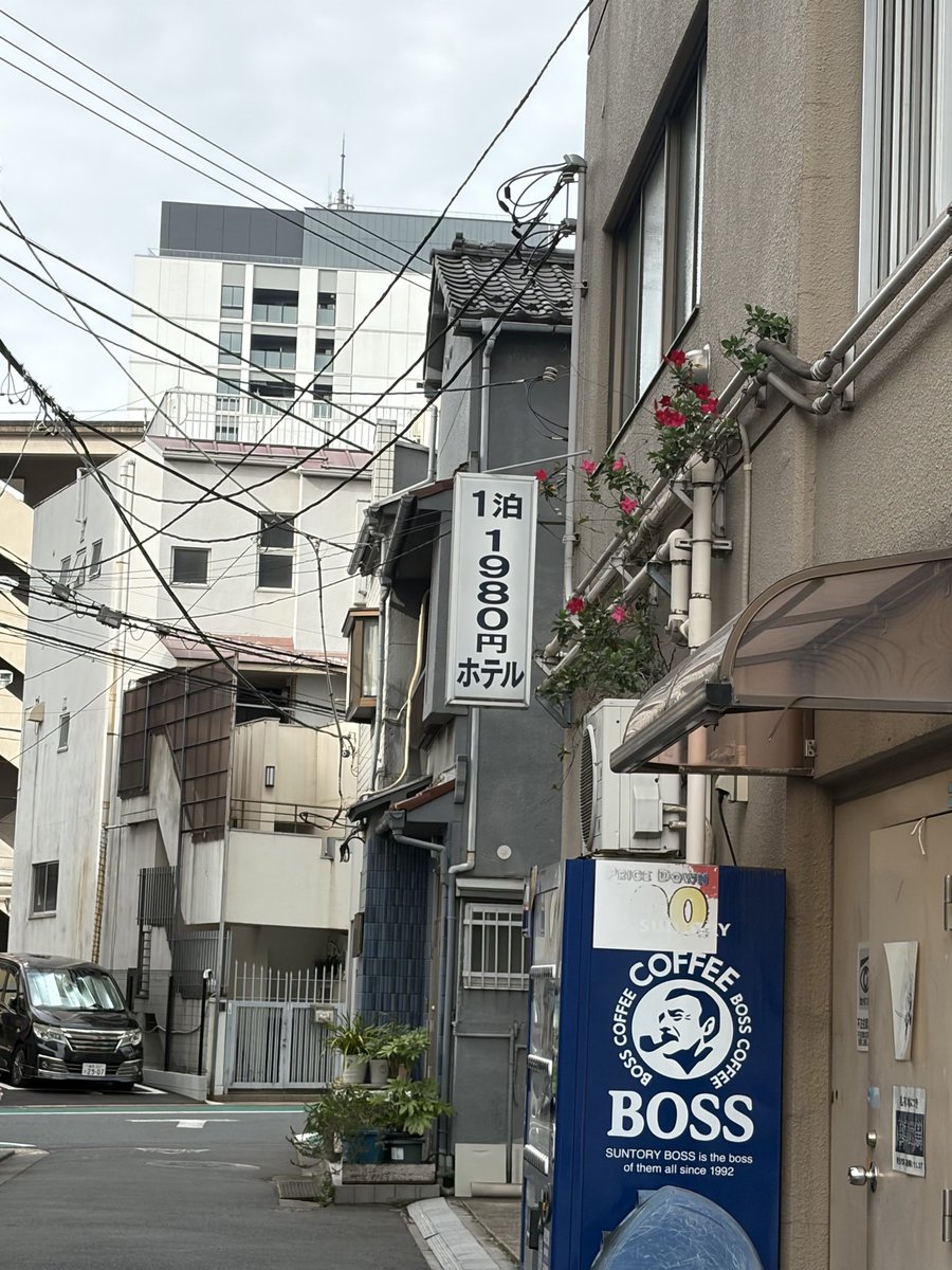mattumatsuda's tweet photo. 東京で1980円のホテル、、、この怪しさ嫌いじゃない https://t.co/ZpDxwEADQE