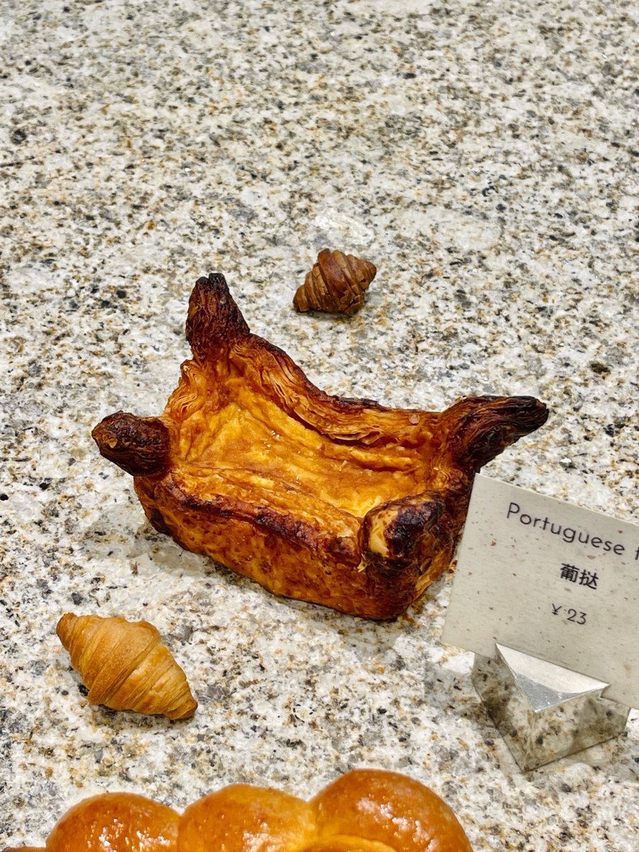 Lenate04's tweet photo. Nothing beats a warm, buttery croissant on a rainy Sunday morning https://t.co/b3Dtv2LMry