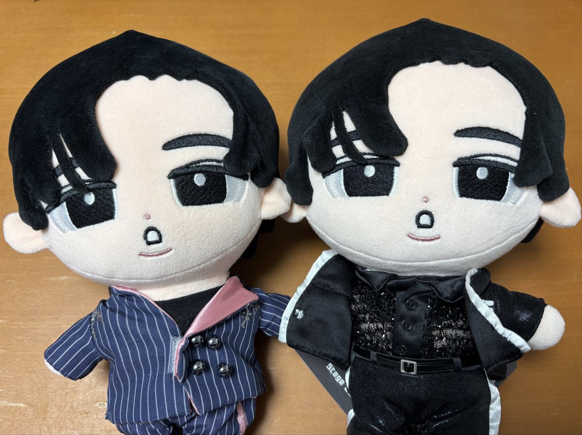 ae_maru6's tweet photo. ←左:前回　　右→:今回

すのチルBIGぬい
ずーっと見比べて見てみたけど
めめのお顔の違いほぼない。
今回の子の方がちょっと太った？
くらいかな。個体差のレベル

第2弾デザイン変わったメンバーと変わってないメンバーがあって、変わってない方は買うのちょっと迷ってる https://t.co/PCGS3uKZ2Q