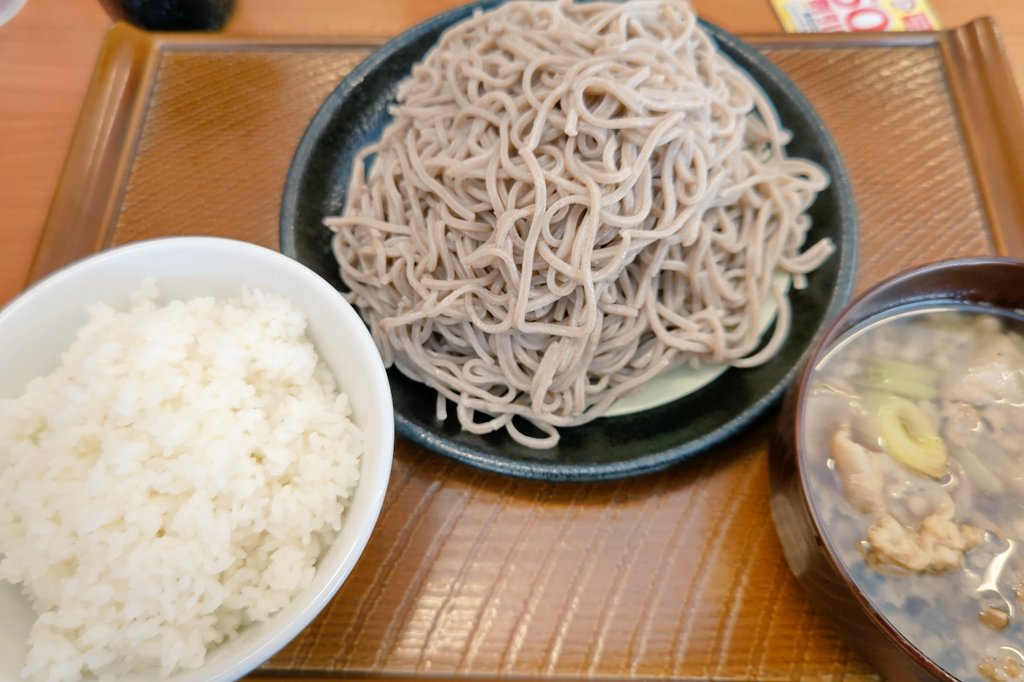 simamusume1192's tweet photo. 飯会あるのに腹減りすぎてヤケ食いしてる😎

飯会が19時からだから我慢出来ませんでした💦飯会の量少なくすればええ😶 https://t.co/qe28rhhm9n