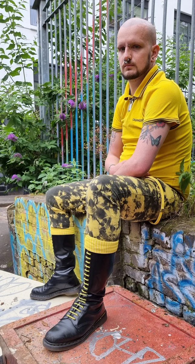 BoundBleachers's tweet photo. Biggest nights of Fetish Week London mean strict dress code and serious attitude. Boots, braces, BoundBleachers – roll into the main event flagged up and ready, and let your arse filter out the timewasters. 

https://t.co/JqM10HJKj6 https://t.co/oAeCs98qic