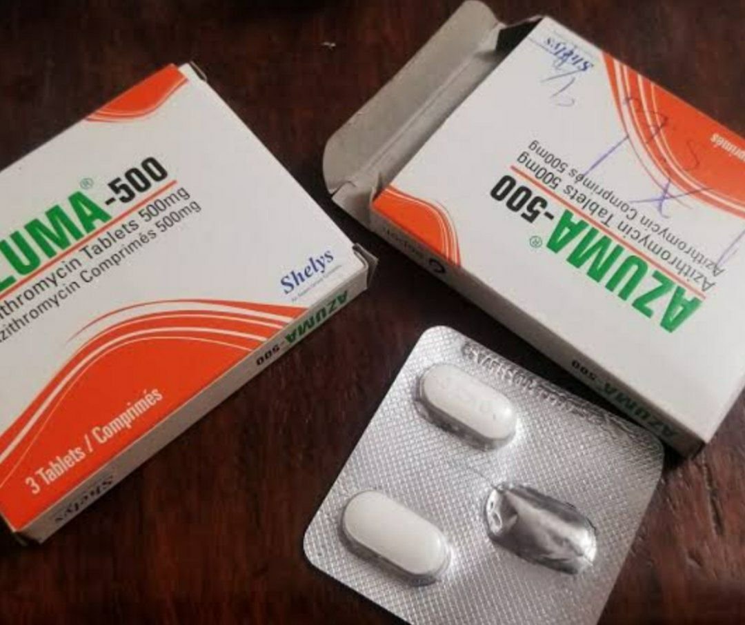 ItsMrHealth's tweet photo. Usitumie Dawa hii kabla Haujasoma Elimu hii, Ni hatari kwa Afya yako....

Jina AZUMA Nijina la kibiashara kitaalamu dawa hiyo hujulikana kama (Azithromycin).

Hutumika katika kutibu magonjwa mbalimbali yanayo sababishwa na bacteria infection kama....

1. Maambukizi katika mfumo wa hewa.

2. Maambukizi katika mfumo mkojo.

 3. Maambukizi ya ngozi, Masikio na Pua.

4. Magonjwa ya zinaa kama (Gonorrhea na Klamidia).

Stop usitumie dawa hii pasipo kuandikiwa na dakitari. watu wengi wanajinunulia dawa hii nakuitumia ovyo..

NB: Nihatari kwa afya yako kwani ukipata usugu wa vimelea dhidi ya dawa....

Itakuchukua mda sana kupona na Kupelekea madhara katika organs za mwili wako kama Figo na Ini.

....Kamilisha dose kamili ya dawa yeyote kama ulivyo elekezwa na dakitari wako, Ili kuzuia usugu wa vimelea

Usijisahau jali Afya yako, Uzembe wako sasa matokeo yake badae..

Mimi situmi dawa pasipo andikiwa na dakitari, situmii dawa bila vipimo....situmii dawa OVYO...

WEWE JE...??🤨