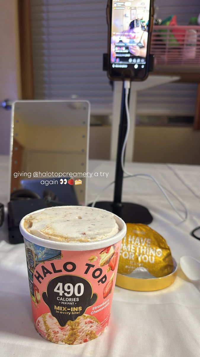 xiothedreamerr's tweet photo. @HaloTopCreamery kind of night #icecream #fyp #explore #halotop #cna #braids #xiothedreamer #x https://t.co/erIoGXLcUx