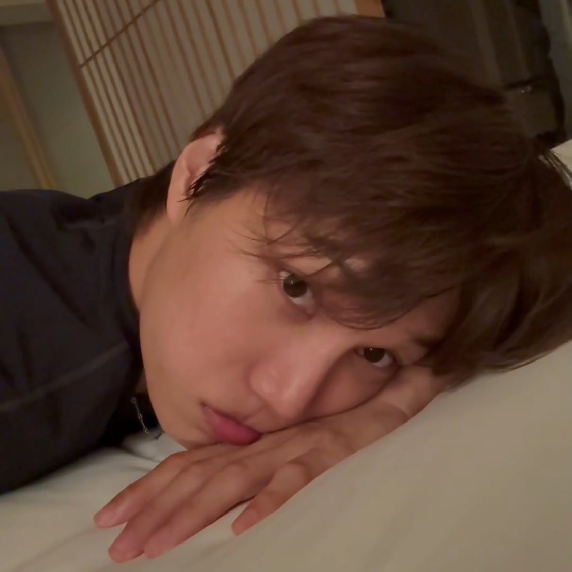 dddoov's tweet photo. 라이브키고 내팬들언제오지..하는표정존나기여움 https://t.co/vM8WDgbA6u
