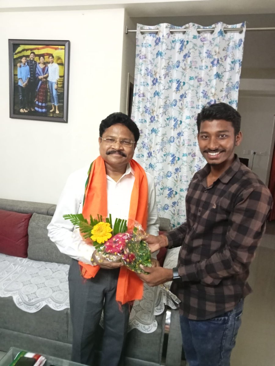 TridevReddy1's tweet photo. ଲୋଇସିଂହା ନିର୍ବାଚନ ମଣ୍ଡଳୀର ଜନପ୍ରିୟ ବିଧାୟକ ତଥା ମାନ୍ୟବର ସ୍ୱାସ୍ଥ୍ୟ ଓ ପରିବାର କଲ୍ୟାଣ ମନ୍ତ୍ରୀ @MahalingMukesh ଭାଇଙ୍କୁ  ଜନ୍ମଦିନର ହାର୍ଦ୍ଦିକ ଶୁଭେଚ୍ଛା ଓ ଅଭିନନ୍ଦନ l 
ମହାପ୍ରଭୁ ଜଗନ୍ନାଥଙ୍କ ଅସୀମ କୃପାରେ ଆପଣ ସଦା ସୁସ୍ଥ,ସୁଖୀ ଓ ଦୀର୍ଘାୟୁ ହୁଅନ୍ତୁ ଏବଂ ରାଜ୍ୟବାସୀଙ୍କ ସେବାରେ ନିରନ୍ତର ଅଗ୍ରସର ରୁହନ୍ତୁ l https://t.co/ErZ4Av5p3P