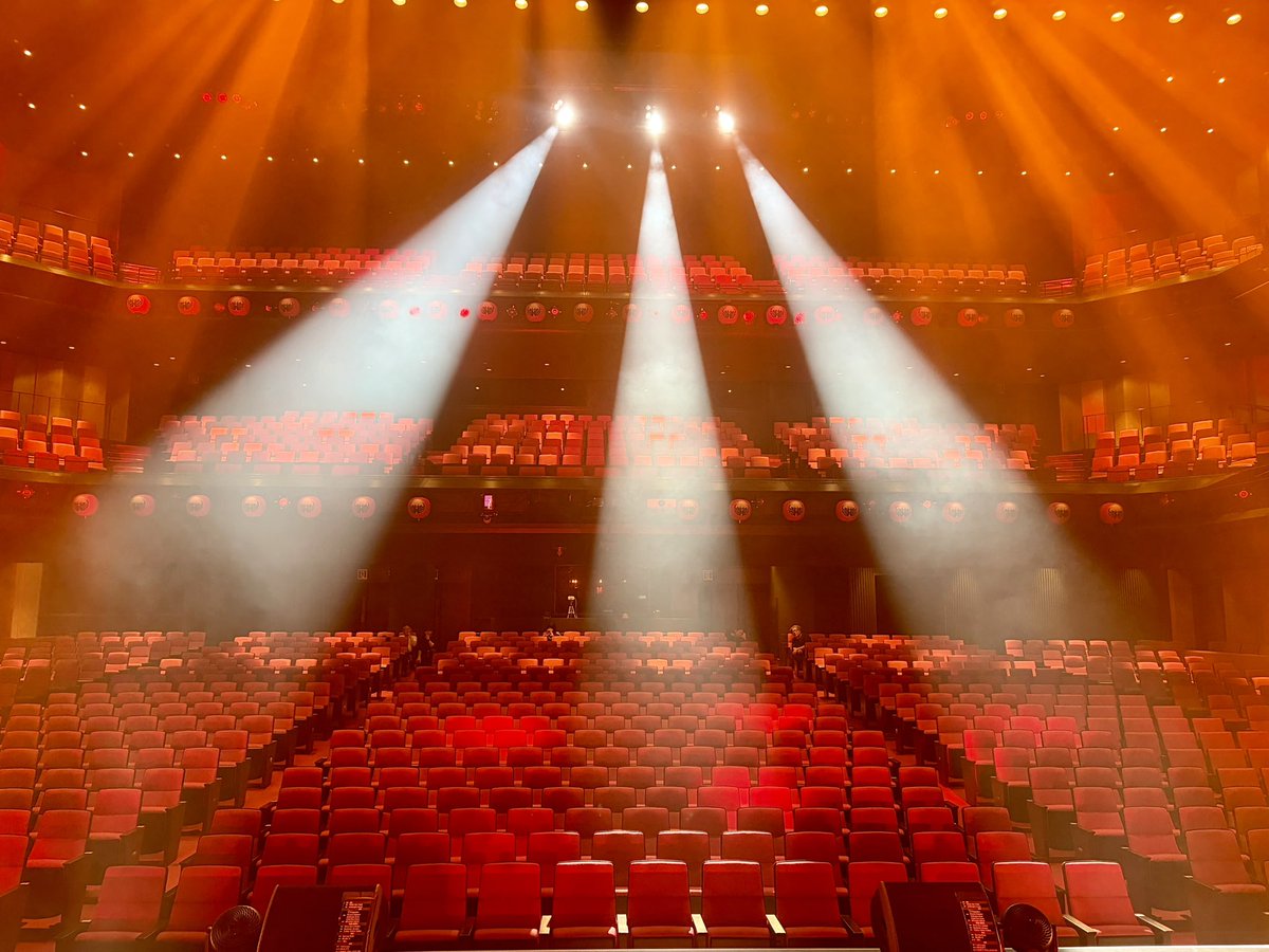MAX_NANA_'s tweet photo. 「MAX LIVE CONTACT 2026 ～FINE PLAY～」in大阪✨✨✨サウンドチェックにリハーサルが終わりました！！
いよいよ！このあと18:30 STAR❣️
MAX Worldで一緒に弾けましょう🥳 https://t.co/iXkxMEmmjt