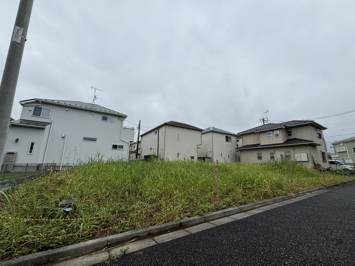 Buzz_Footballer's tweet photo. 除草剤を撒き忘れ注意⚠️
あー不動産しんどーw https://t.co/RxLDr3MF6n