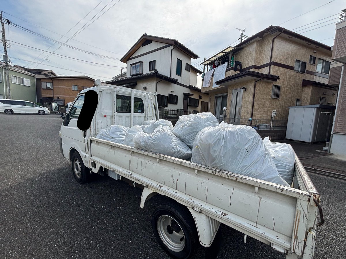 Buzz_Footballer's tweet photo. 除草剤を撒き忘れ注意⚠️
あー不動産しんどーw https://t.co/RxLDr3MF6n