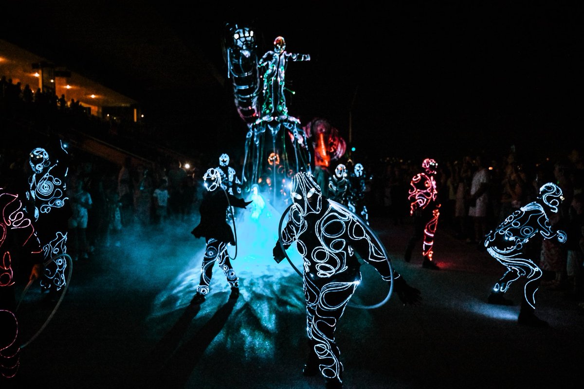 VilledeCagnes's tweet photo. 🏇✨ Plus de 8 000 personnes ont fait de l'Hippodrome de la Côte d'Azur le cœur de l'été cagnois ! Courses, animations, « Dragon Time », spectacle « Ciel de Feu »… 

Merci à tous les participants, partenaires et équipes mobilisées. Rendez-vous l'an prochain ! 👏 https://t.co/gn3YFz505E