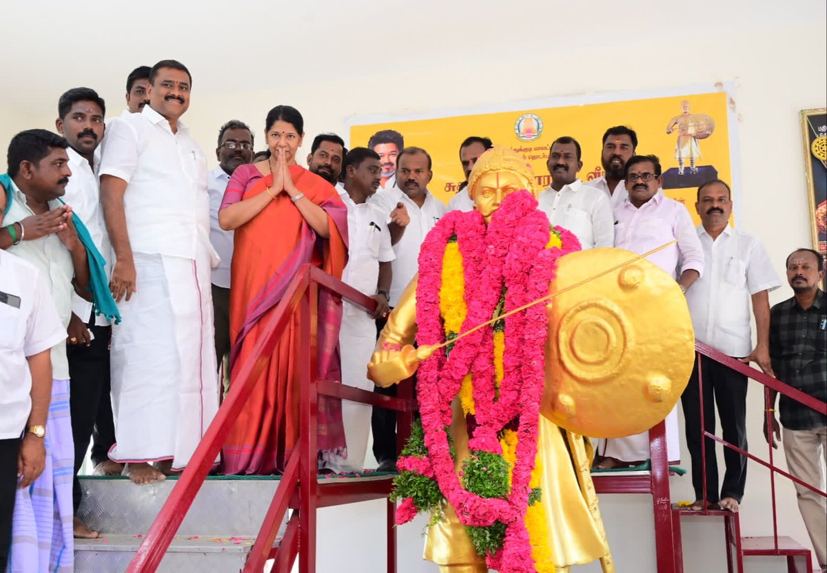 KanimozhiDMK's tweet photo. ஆங்கிலேய ஏகாதிபத்தியத்தை எதிர்த்து, நம் மண்ணின் உரிமைகளைக் காக்க போரிட்ட விடுதலை வீரர் அழகு முத்துக்கோன் அவர்களின் பிறந்தநாளை முன்னிட்டு, கோவில்பட்டியிலுள்ள அவரது திருவுருவச் சிலைக்கு மாலை அணிவித்து மரியாதை செலுத்தினேன்.

விளாத்திகுளம் சட்டமன்ற உறுப்பினர் திரு. @mlavilathikulam , கோவில்பட்டி சட்டமன்ற உறுப்பினர் திரு. @KarunanithiMla , தூத்துக்குடி மாநகர மேயர் திரு. @Jeganperiyasami , முன்னாள் கயத்தாறு ஒன்றிய பெருந்தலைவர் திரு. கடம்பூர் மாணிக்கராஜா, கழுகுமலை பேரூராட்சி துணை தலைவர் திரு. கழுகுமலை அ.சுப்பிரமணியன் உள்ளிட்டோர் உடன் பங்கேற்றனர்.