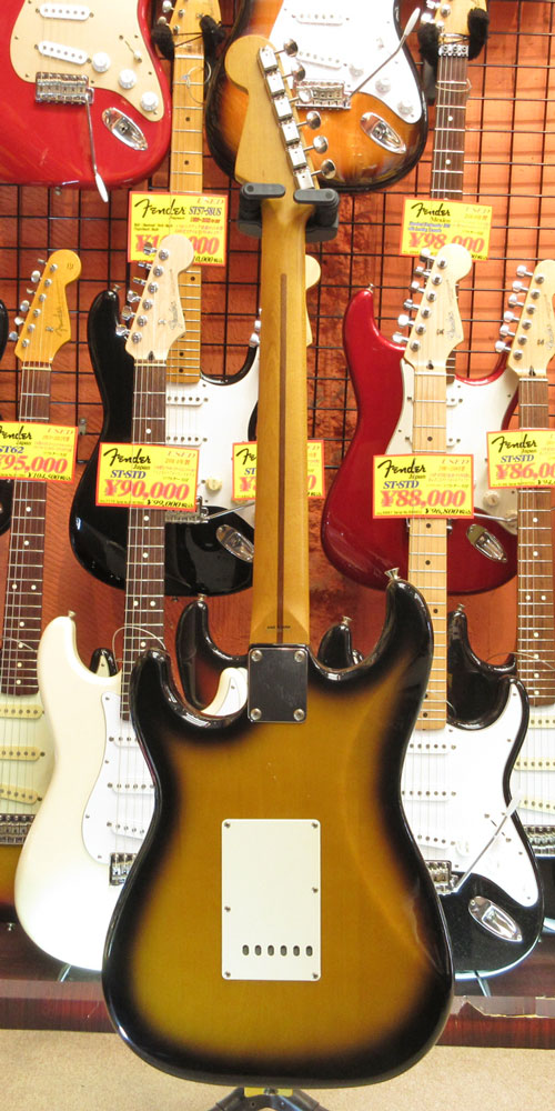 hands_part2's tweet photo. 中古 Fender Japan ST57M-53
ミディアムスケール仕様のストラトの入荷です。
https://t.co/pgAX7ZdIfQ
#シモクラセカンドハンズ #下倉楽器
#fender #stratocaster https://t.co/EIyomRx4A8