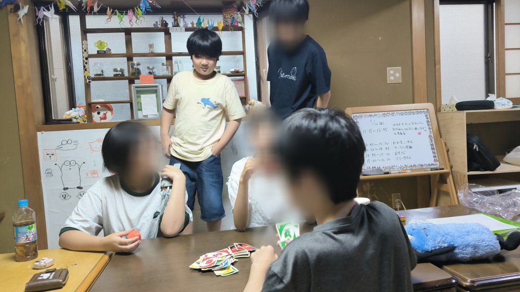 fs_minamo's tweet photo. 申し訳ありません、しばらく更新が止まってしまっておりました。6月分と7月のここまで、まとめてお送りします。

🐸6月のみなも🐸
・みんなでビーズストラップづくり💖
・フリースクールのドラマをみたよ📺️
・みんなでUNO！👑
・公園でシャボン玉🫧 https://t.co/jhTKxw4LUS