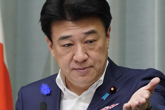gaschan1's tweet photo. 「何で答えられないの？」木原官房長官 “男系男子に限定する合理性”問われ即答できず…高市首相“右腕”の“50秒フリーズ”にSNS落胆 https://t.co/beOLER2ijO

塩村議員が皇室の伝統に合理性？だとよ
🐎🦌が！
そもそも日本の伝統を現世の一世相で論じるな。
皇室典範もいじって欲しくない。 https://t.co/Z8GS1kGG7Q