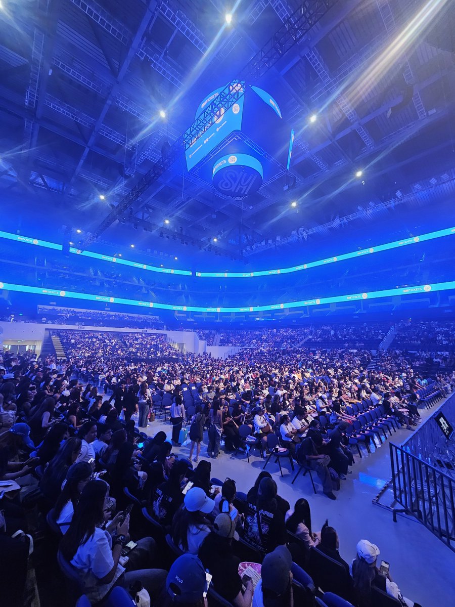 Manila Concert Scene tweet media