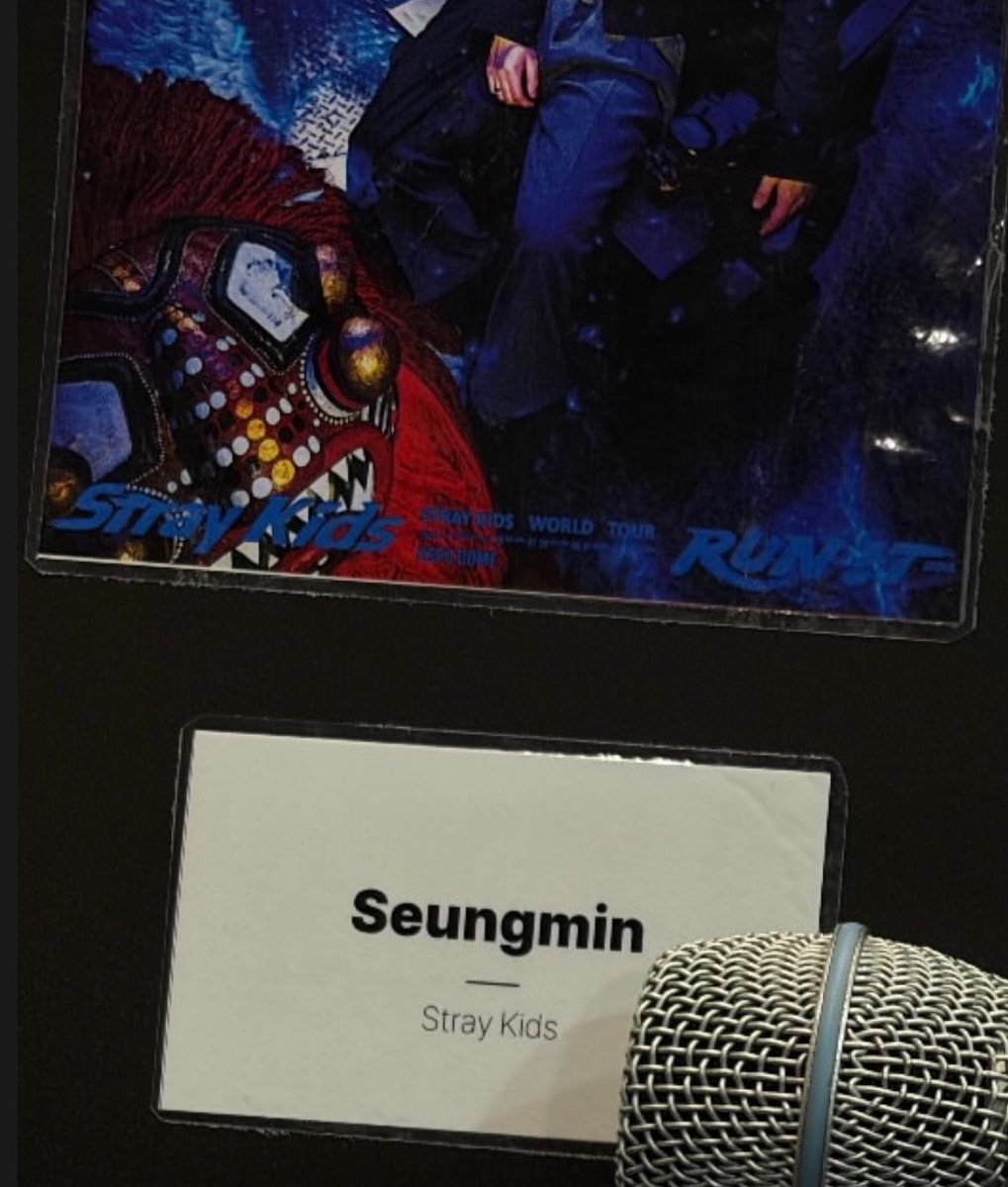 GOLDENSEUNGS's tweet photo. IM SORRY BUT SEUNGMIN HANDS…… https://t.co/G76EuitY5m