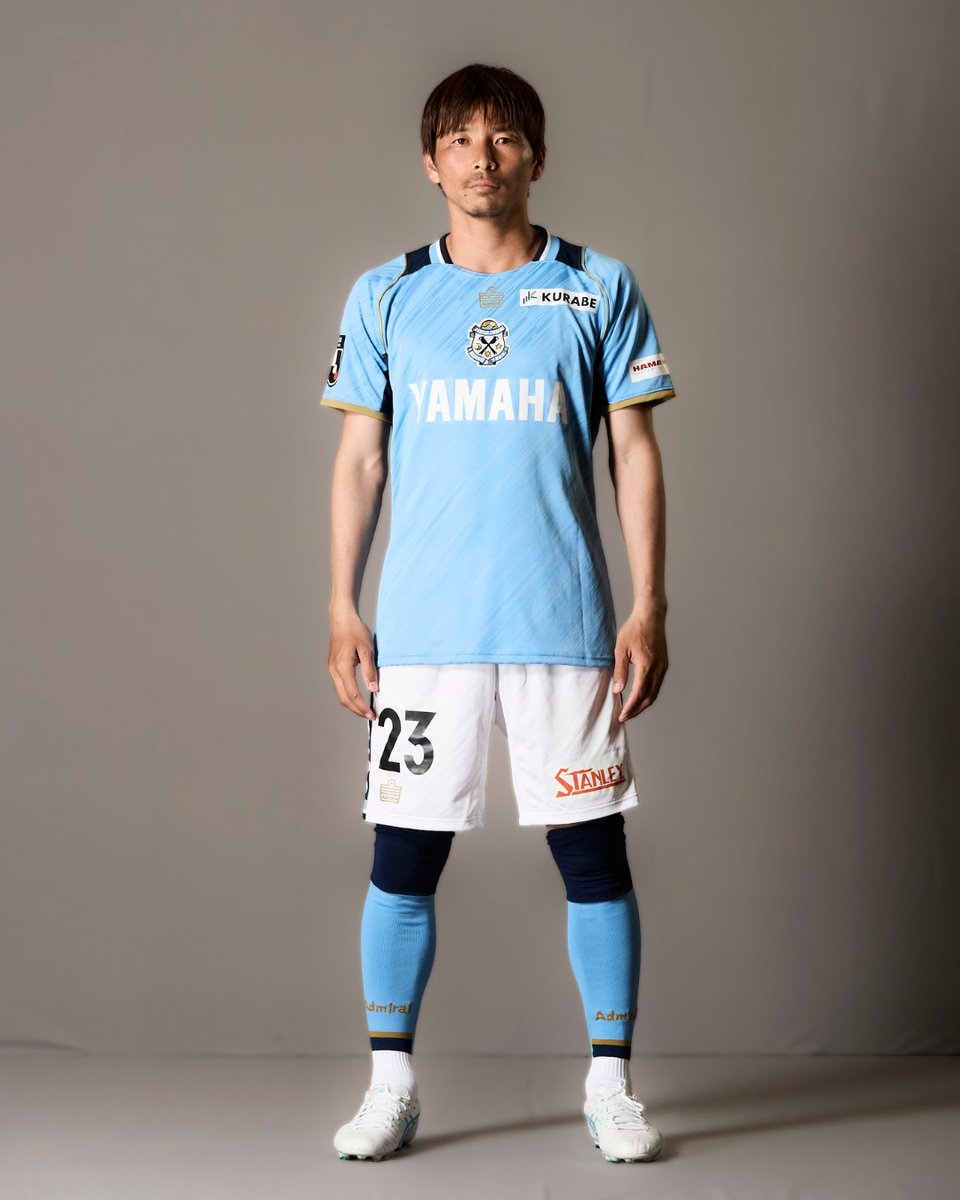 jubilo_shop's tweet photo. 【𝟐𝟎𝟐𝟔/𝟐𝟕 𝐍𝐄𝐖 𝐔𝐍𝐈𝐅𝐎𝐑𝐌】

3次予約終了まで【あと2+3=5時間】🏃‍♂️💨

▼ご購入はこちら！
https://t.co/6pfKhZLpUA

ネームナンバーなしのユニフォームは開幕前に🚚
ネームナンバーありの場合も第2節 横浜FC戦＠国立までにお届けを予定🔥

#乾貴士 https://t.co/RC6fEMxobe