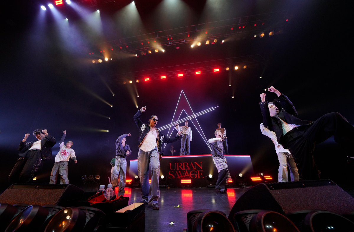 LiveenMu's tweet photo. EXILE AKIRA、初のソロツアーが大阪にて開幕!中務裕太・陣らがゲスト出演 https://t.co/KeomOfCTAz
#EXILEAKIRA #URBANSAVAGE #中務裕太 #陣 #EXILEMAKIDAI #PCHO #THEJETBOYBANGERZ https://t.co/6pUxE3UscX