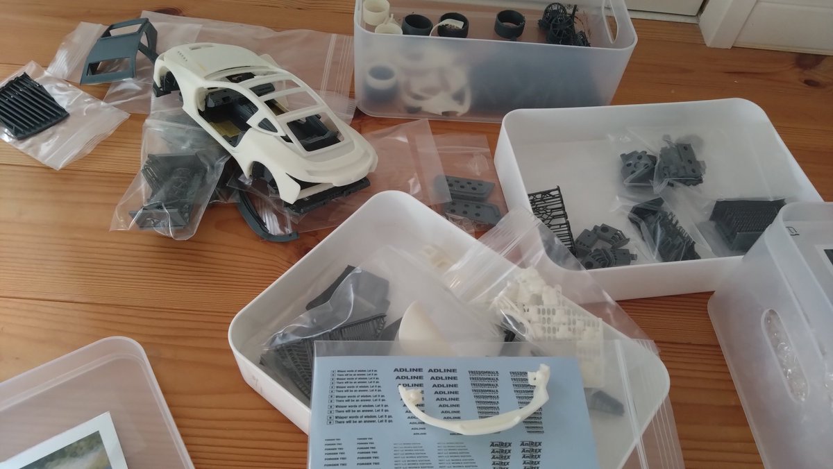 DreamFactoryH's tweet photo. レベル製1959年式インパラ制作中
ボディのベースとなる白を塗装して整えています
そして昨年購入した3Dプリンターの樹脂製のLB仕様のLC500の部品を取り出して仮組み中
かなり難易度高い😅

#プラモデル
#カーモデル https://t.co/UMeLFjS69v