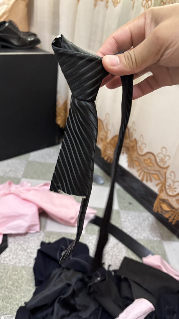 GxLJBIyn9uO2O9p's tweet photo. 某公司高管花钱请老子蹂躏 侮辱他的衬衫领带，有喜欢的可以私聊哦！ https://t.co/YVv7YZrPzk