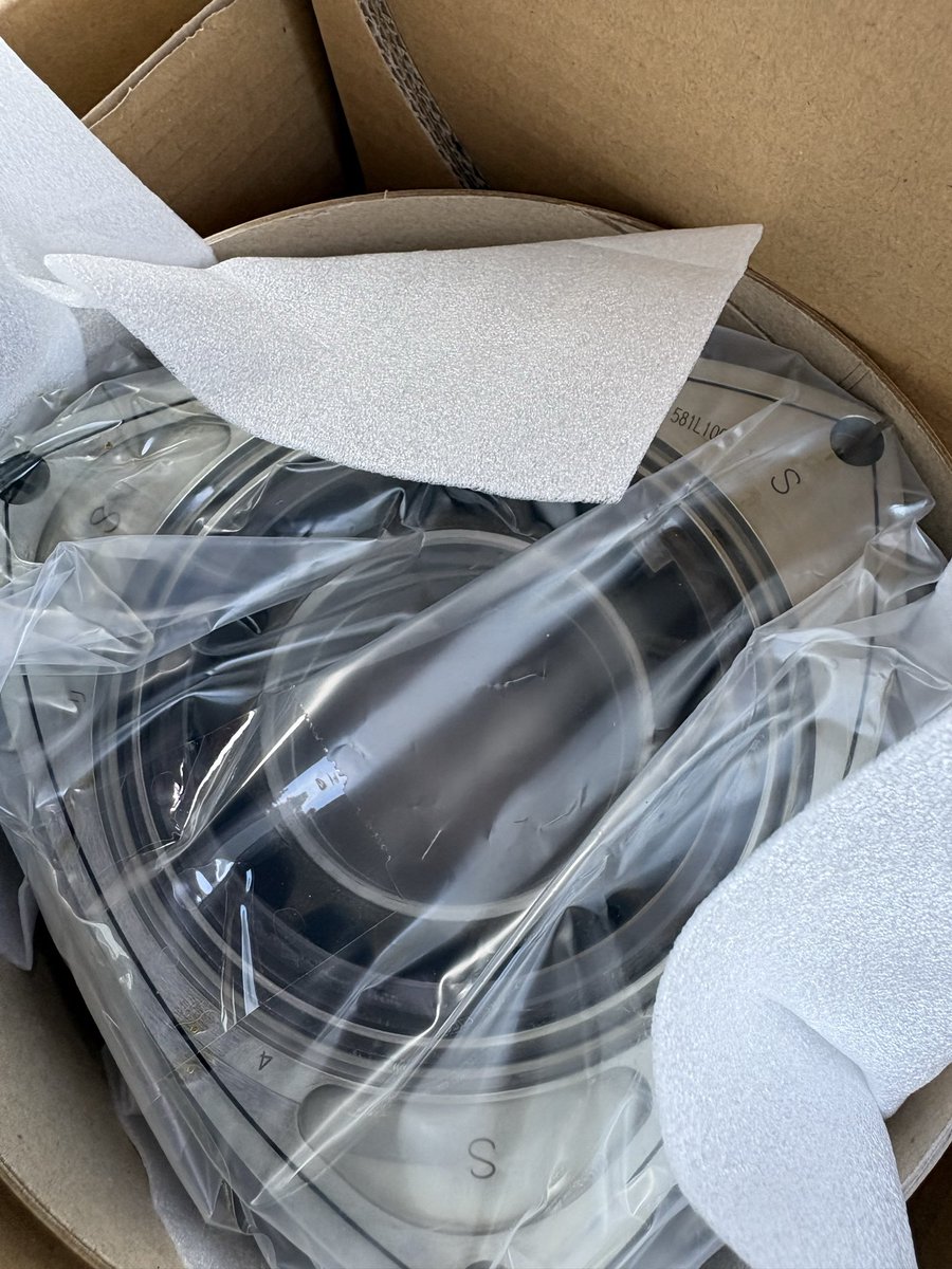 FCGTXD's tweet photo. 毎月予備品買ってたけど最後の購入はこれにした
自分にとって色々と馴染み深い部品
FCの話してくれてたおっちゃんには���えなかったけどまたいつか来ることあれば https://t.co/0zczSwMxhi