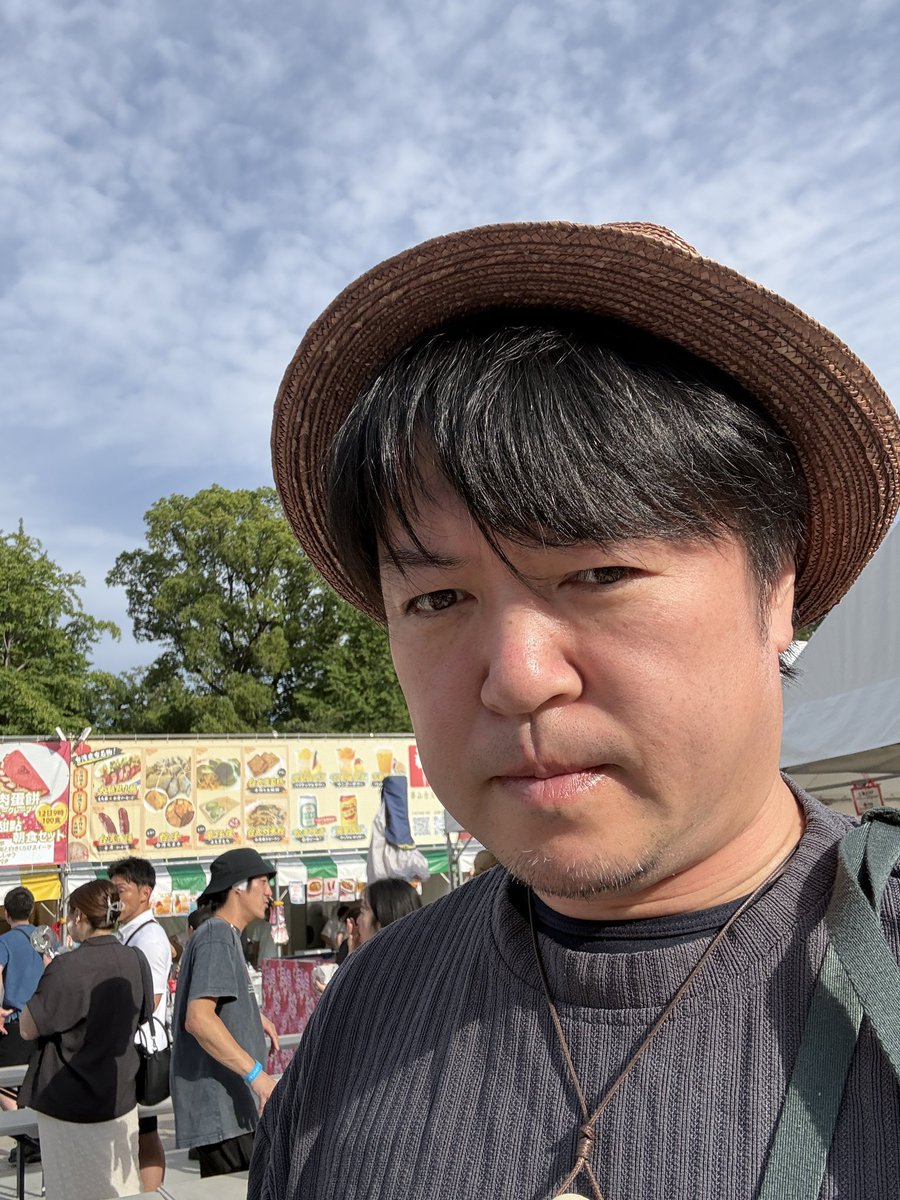 AidaKazunari's tweet photo. 台湾フェスで朱の盆になってます。
台湾ちまきうんまい https://t.co/yjV4xrfV2T