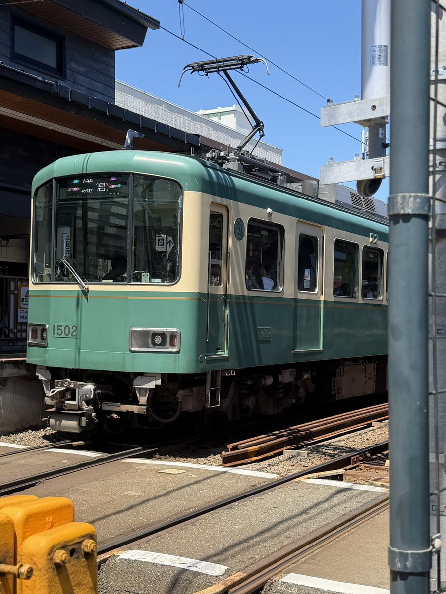 momo_read's tweet photo. 二度目の鎌倉！前回行ってない場所行って、江ノ電も乗った🚃長谷寺と鎌倉大仏。御朱印増えました。そして！いちごの御守り！なおちゃんにハマってから🍓と💖のアイテムが増える増える。笑 https://t.co/k6xQAzVUwz