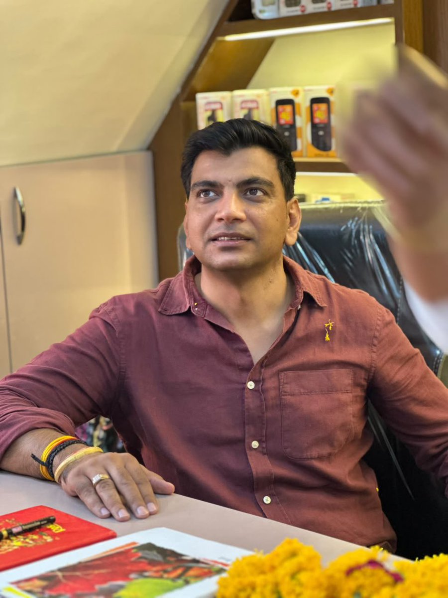 SubhashCKSG's tweet photo. नई ऊंचाइयों को प्राप्त करे। सभी परिवारजनों को उज्ज्वल भविष्य की शुभकामनाएं। https://t.co/izm3yRqtQv