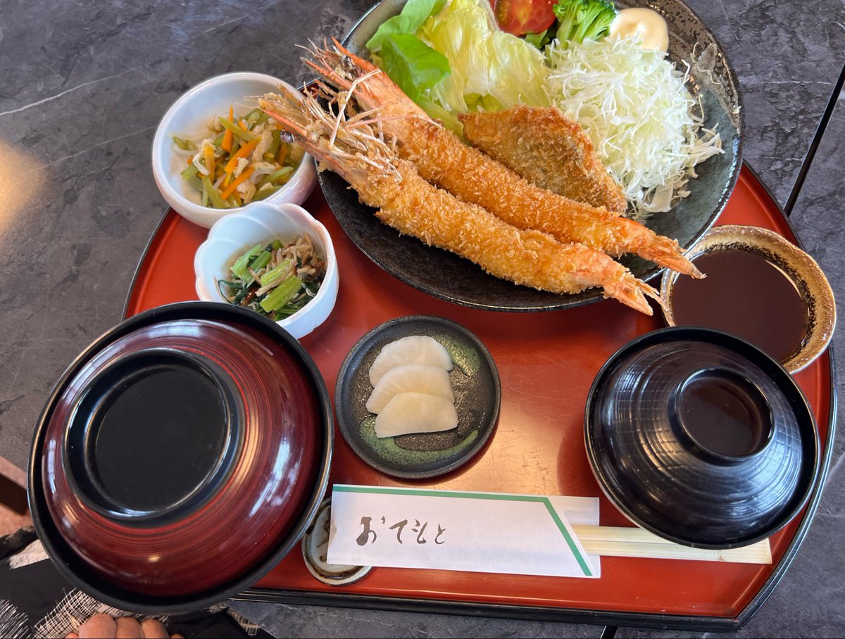 P94864512's tweet photo. 今日は遅めのランチ🥢
そして 整いました🧖‍♀️
 エビフライが大きくて
衣も薄くてプリプリ🍤
  小鉢が優しい味付けで美味しかったなー
 #サ活 #ランチ https://t.co/dAYeDAB2tu